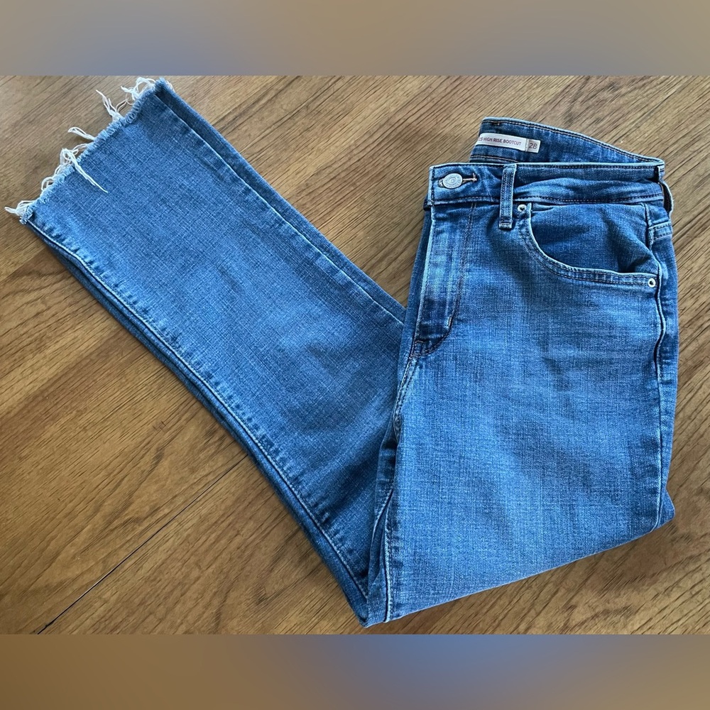 Women Levi’s high waisted Blue Denim Jeans size 28x32